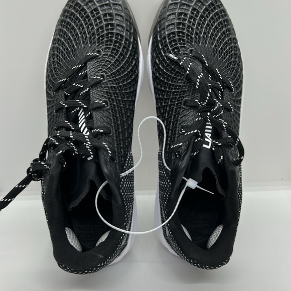 Womens UNDER ARMOUR GLYDE 2.0 METAL FASTPITCH SOFTBALL CLEATS BLACK/WHITE 8.5 - Picture 5 of 15